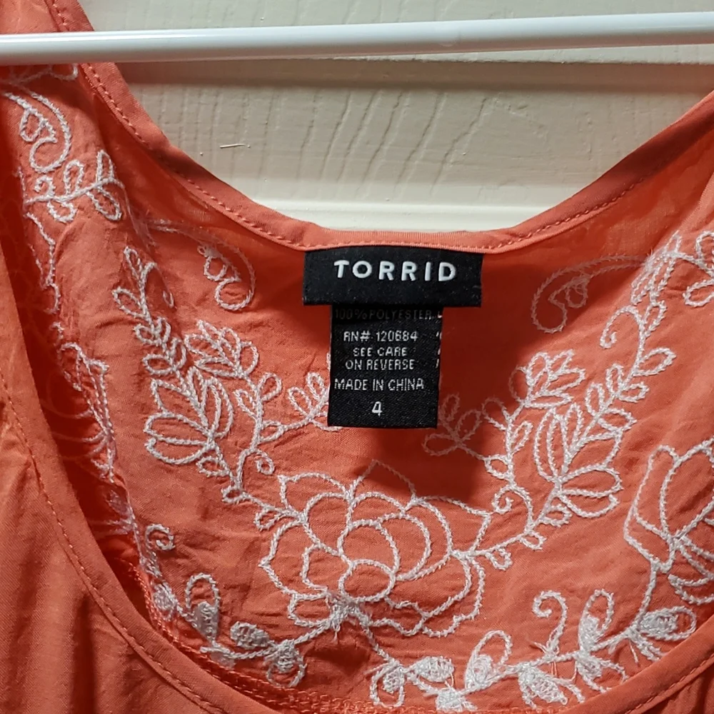 Torrid flowy blouse in good condition size 26 - Picture 2 of 4